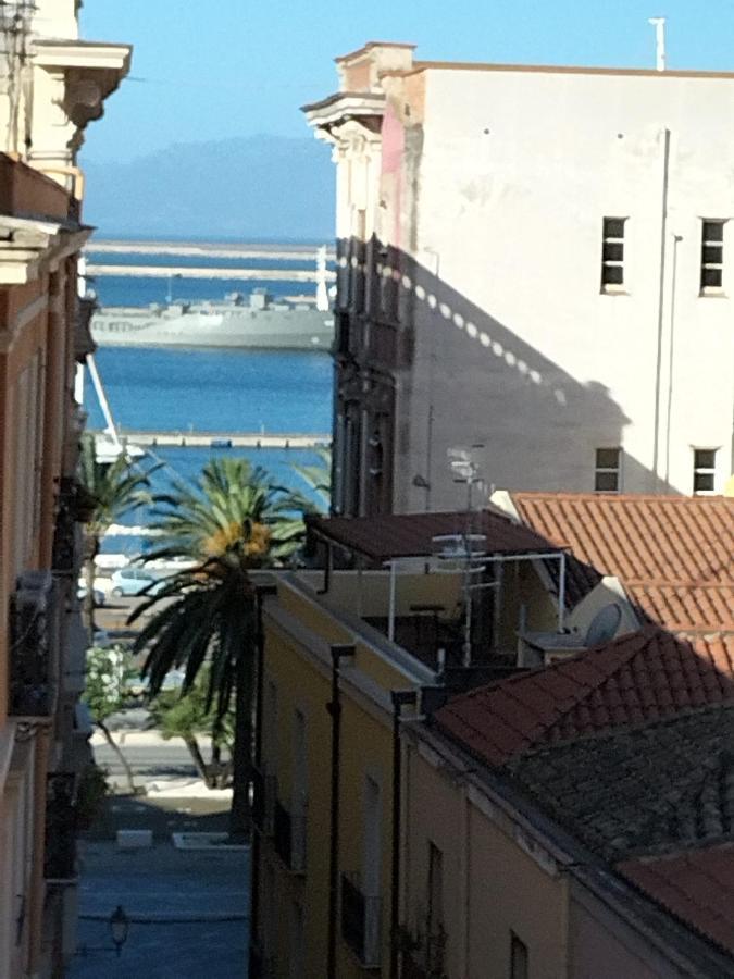 Rosa'S Apartment With Terrace Cagliari Exterior foto